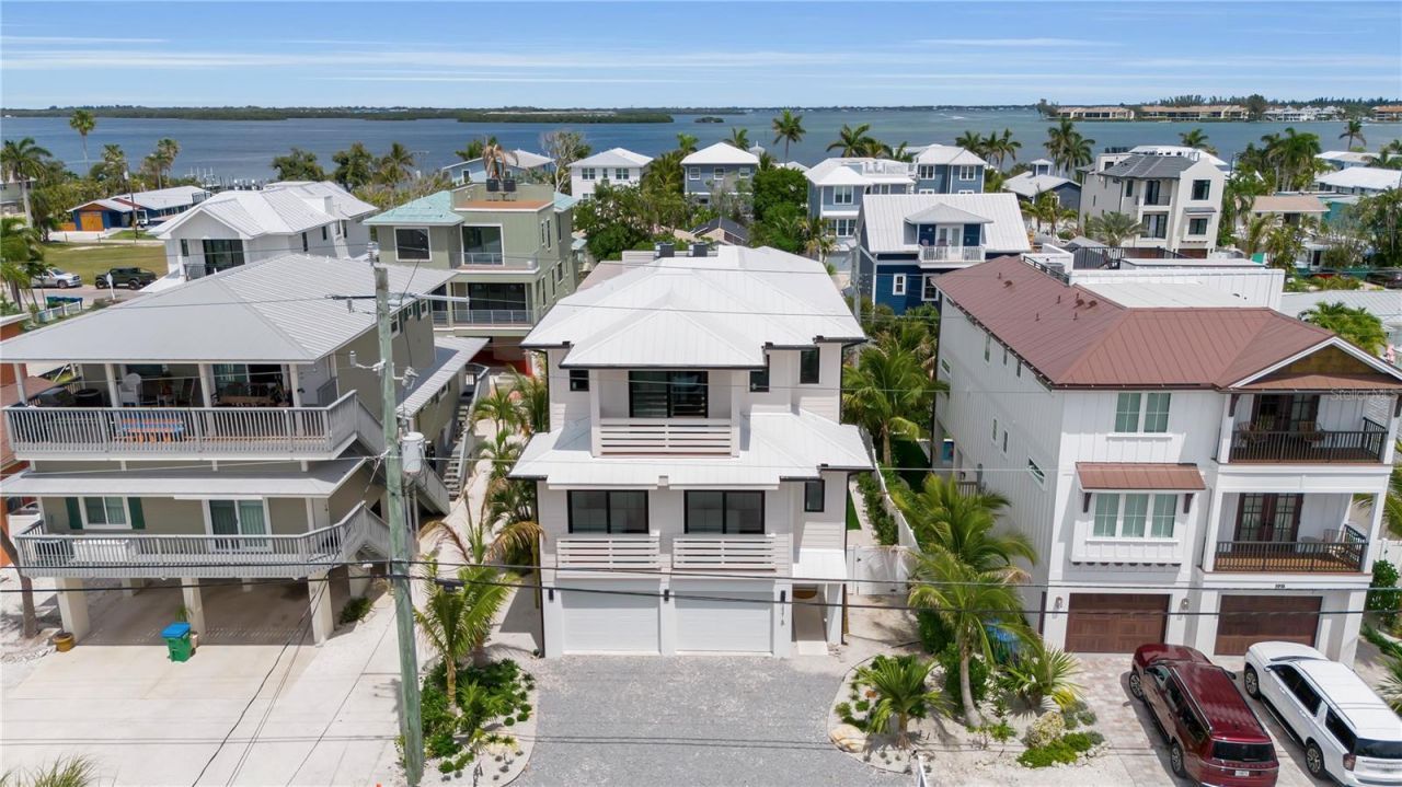2215 Avenue C, Bradenton Beach, FL 34217 Photo