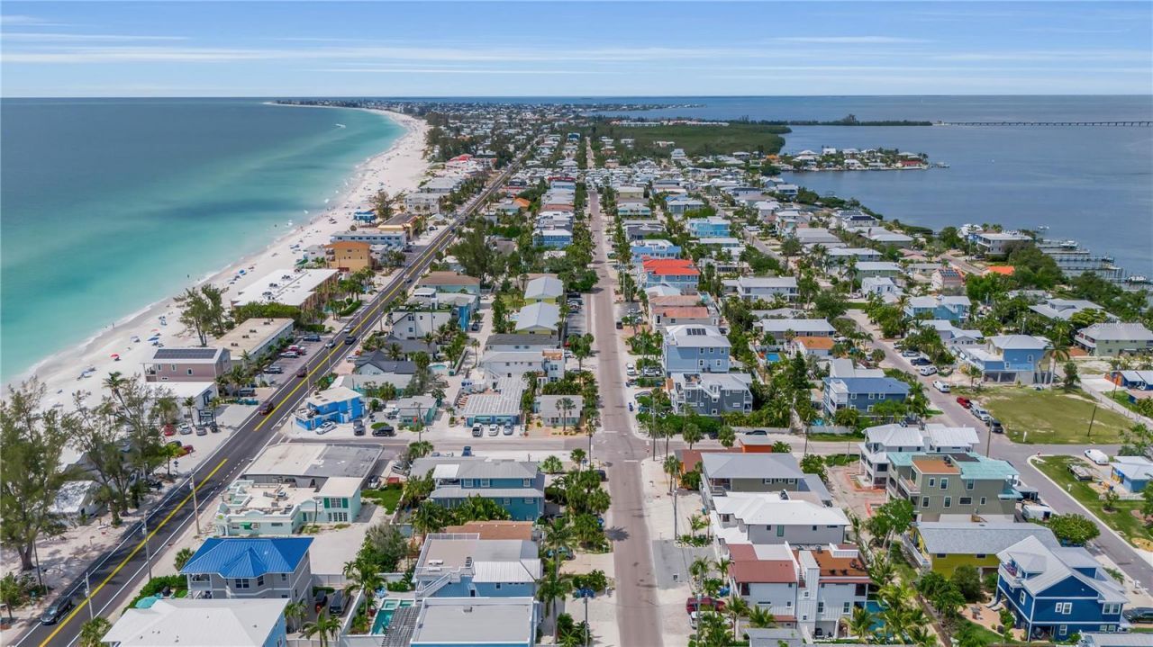 2215 Avenue C, Bradenton Beach, FL 34217 Photo