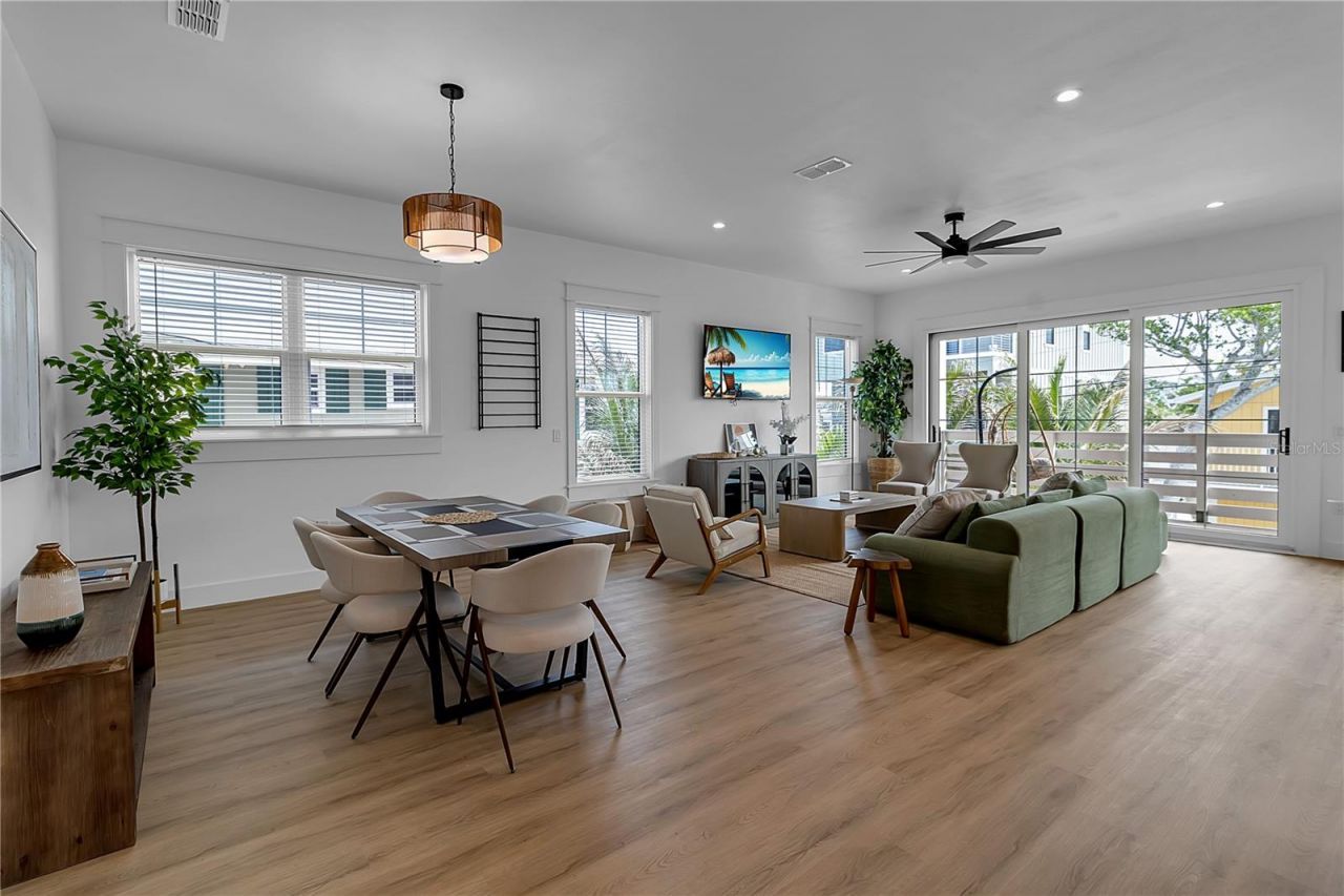 2215 Avenue C, Bradenton Beach, FL 34217 Photo