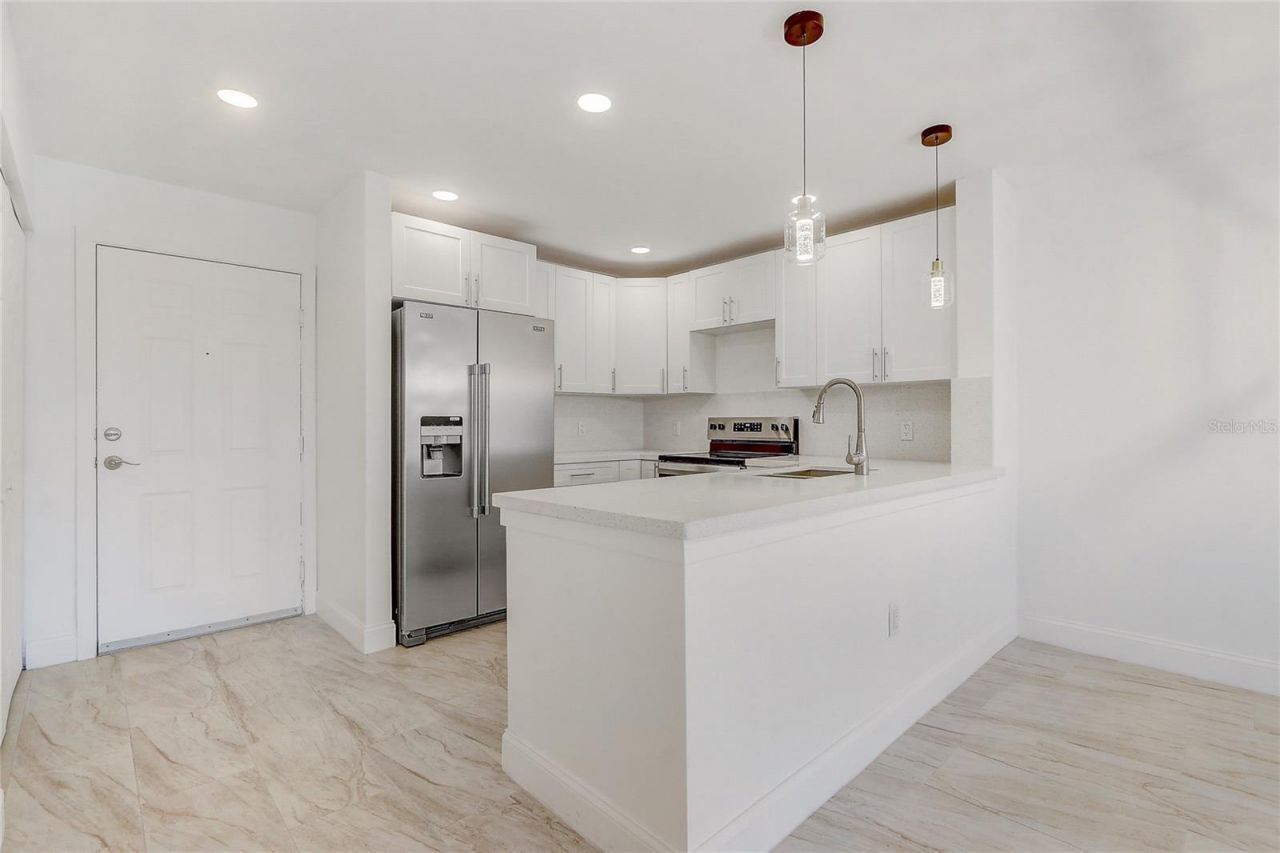 13941 Fairway Island Drive, Unit 723, Orlando, FL 32837 Photo