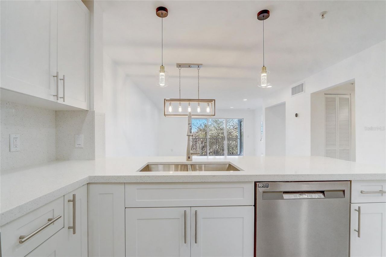 13941 Fairway Island Drive, Unit 723, Orlando, FL 32837 Photo