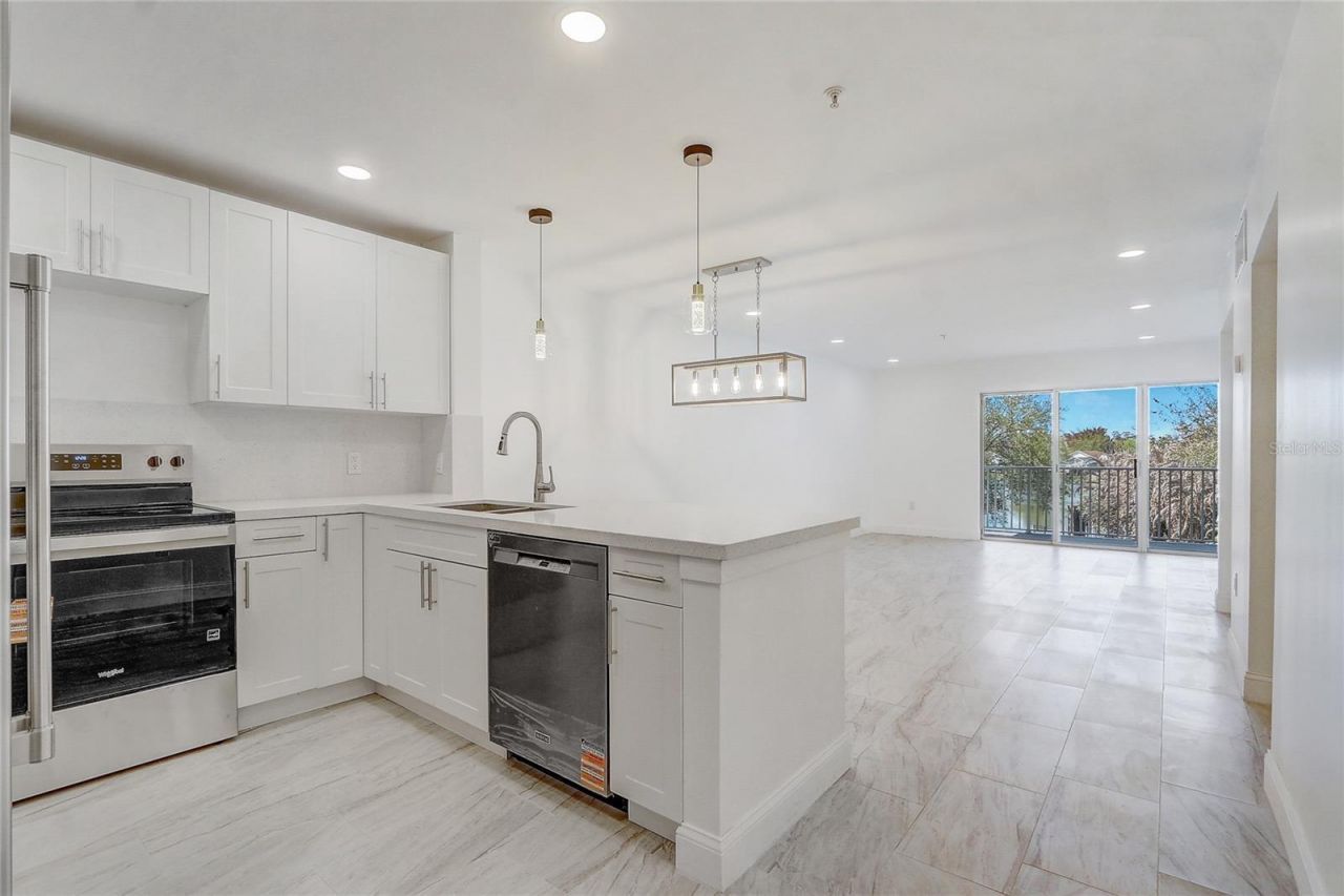 13941 Fairway Island Drive, Unit 723, Orlando, FL 32837 Photo