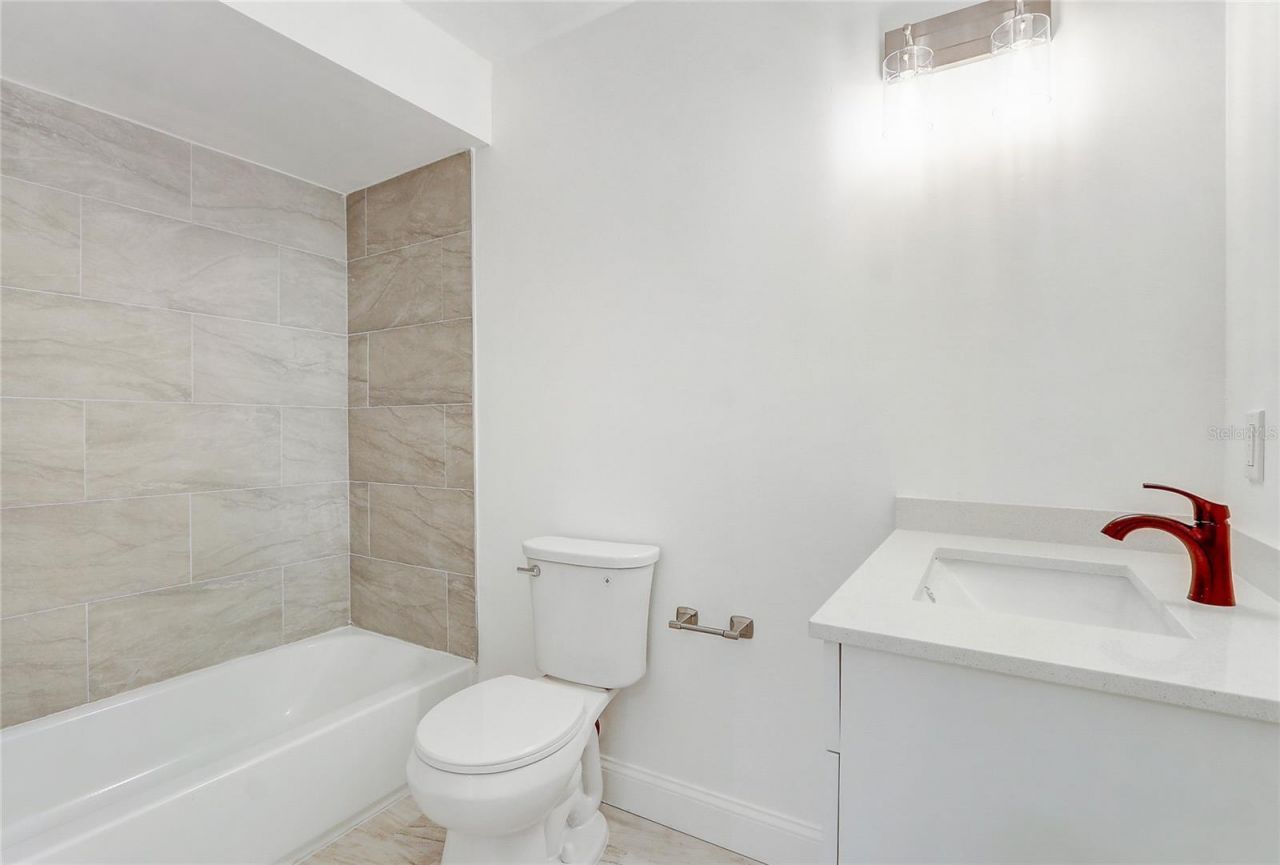 13941 Fairway Island Drive, Unit 723, Orlando, FL 32837 Photo