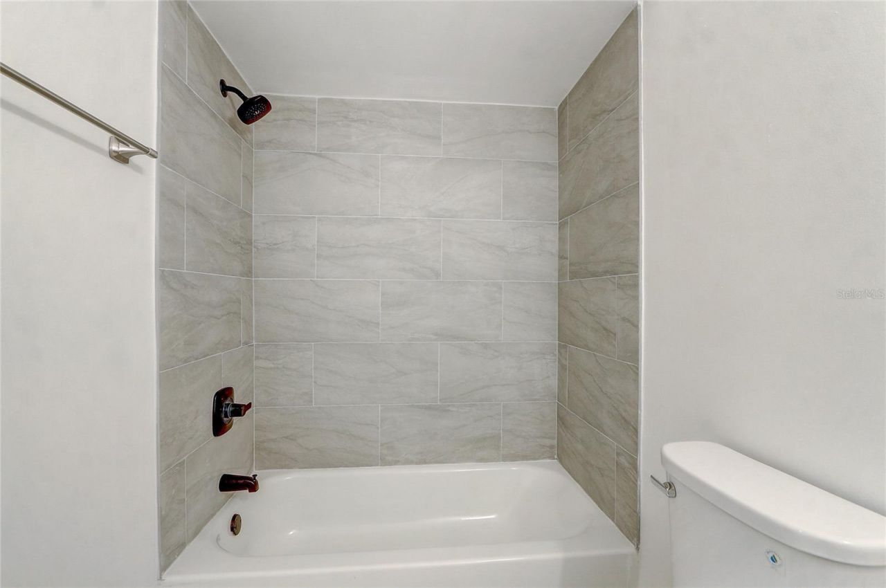 13941 Fairway Island Drive, Unit 723, Orlando, FL 32837 Photo