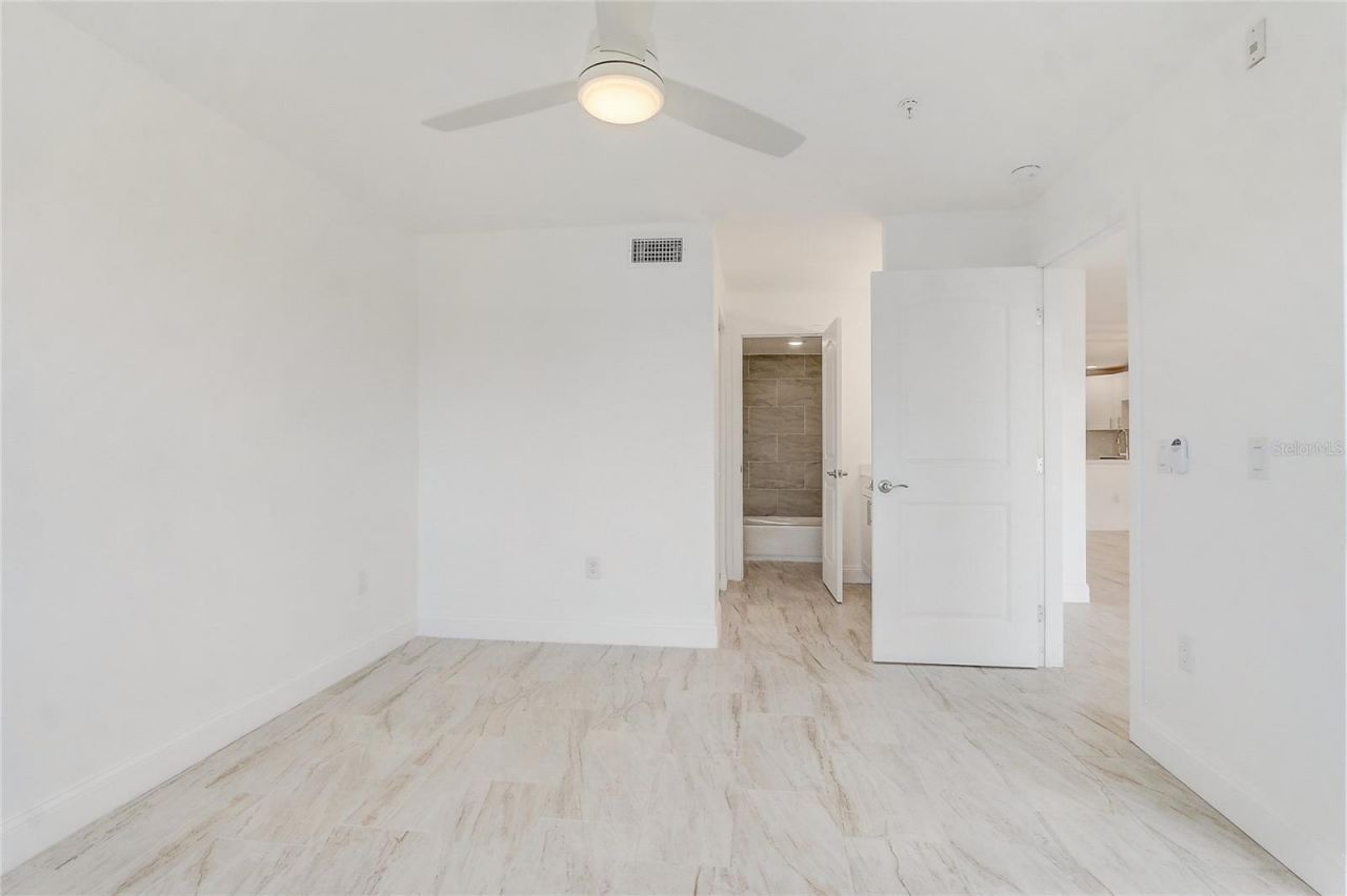 13941 Fairway Island Drive, Unit 723, Orlando, FL 32837 Photo