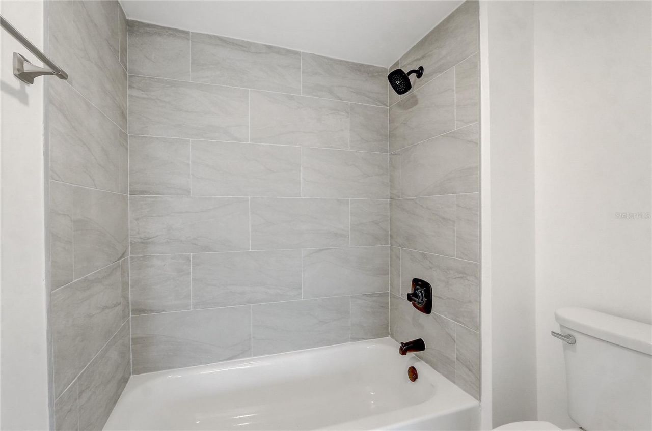 13941 Fairway Island Drive, Unit 723, Orlando, FL 32837 Photo