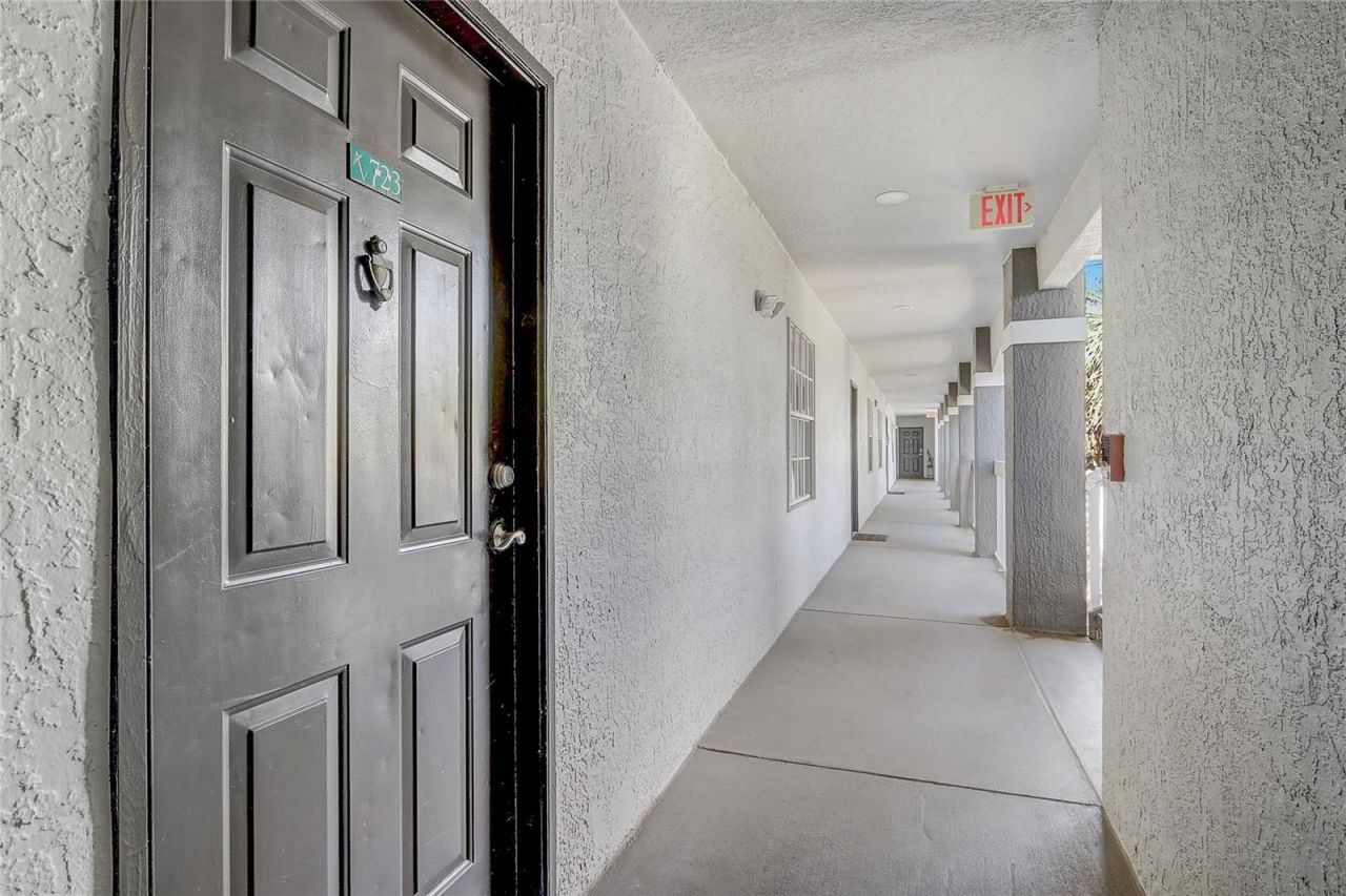 13941 Fairway Island Drive, Unit 723, Orlando, FL 32837 Photo