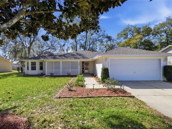 108 CHERRY BLOSSOM LANE , LADY LAKE, FL 32159