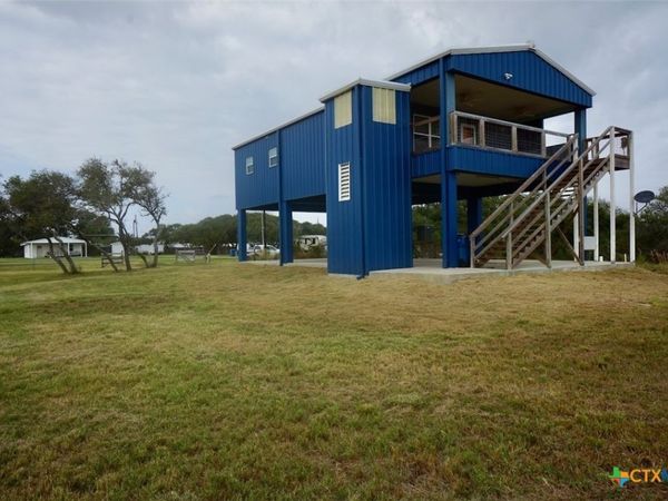 811 W Main Street , Port O'Connor, TX 77982