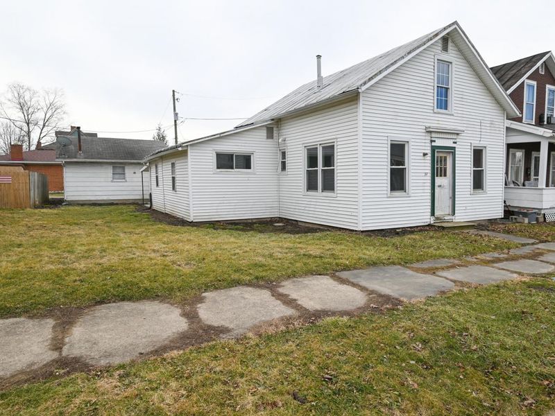 317 E Rensselaer Street, Bucyrus, OH 44820 Photo 3