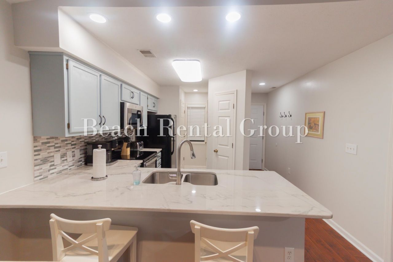 4109 Pinehurst Circle  Photo 4