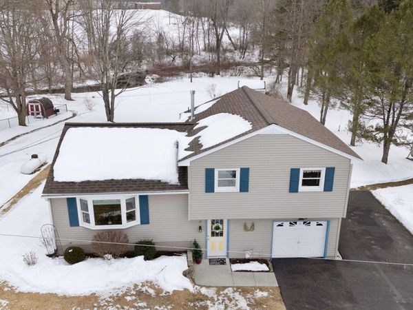 15 McClellan Drive, Nassau, NY 12123