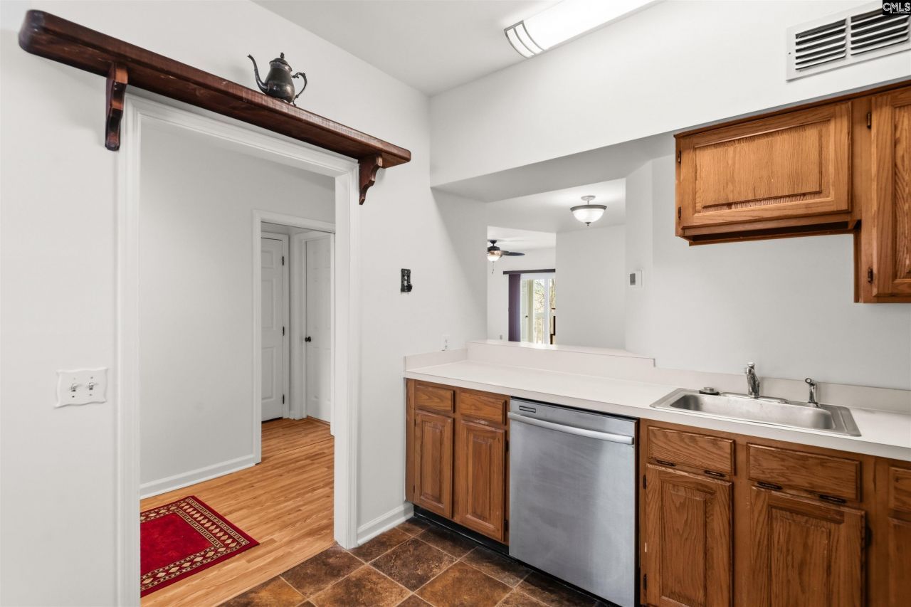 1850 Atlantic Drive  Photo 9