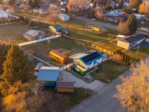 4907 N Chase Rd, Newman Lake, WA 99025