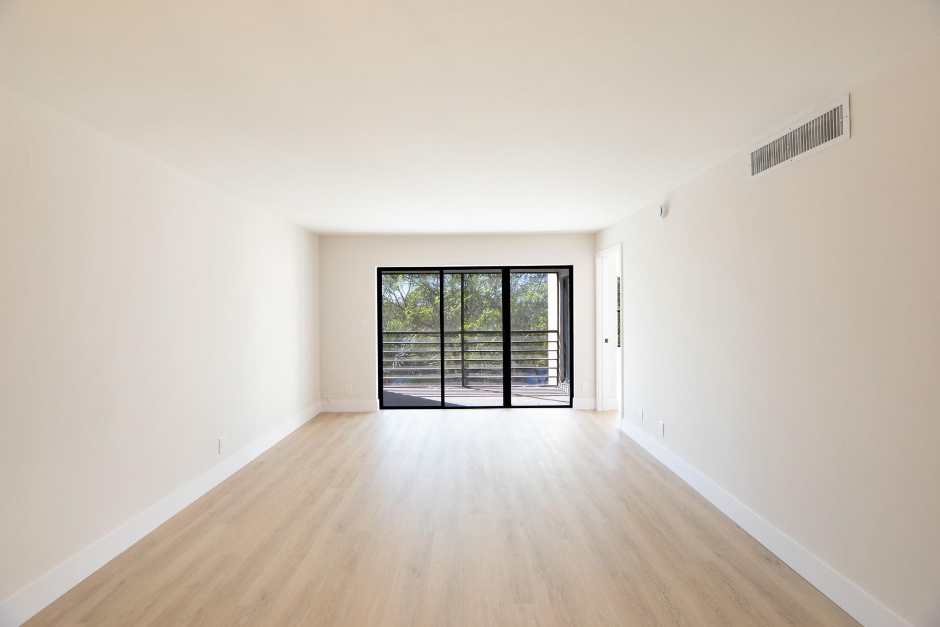 2322 S Cypress Bend Drive, Unit 411, Pompano Beach, FL 33069 Photo