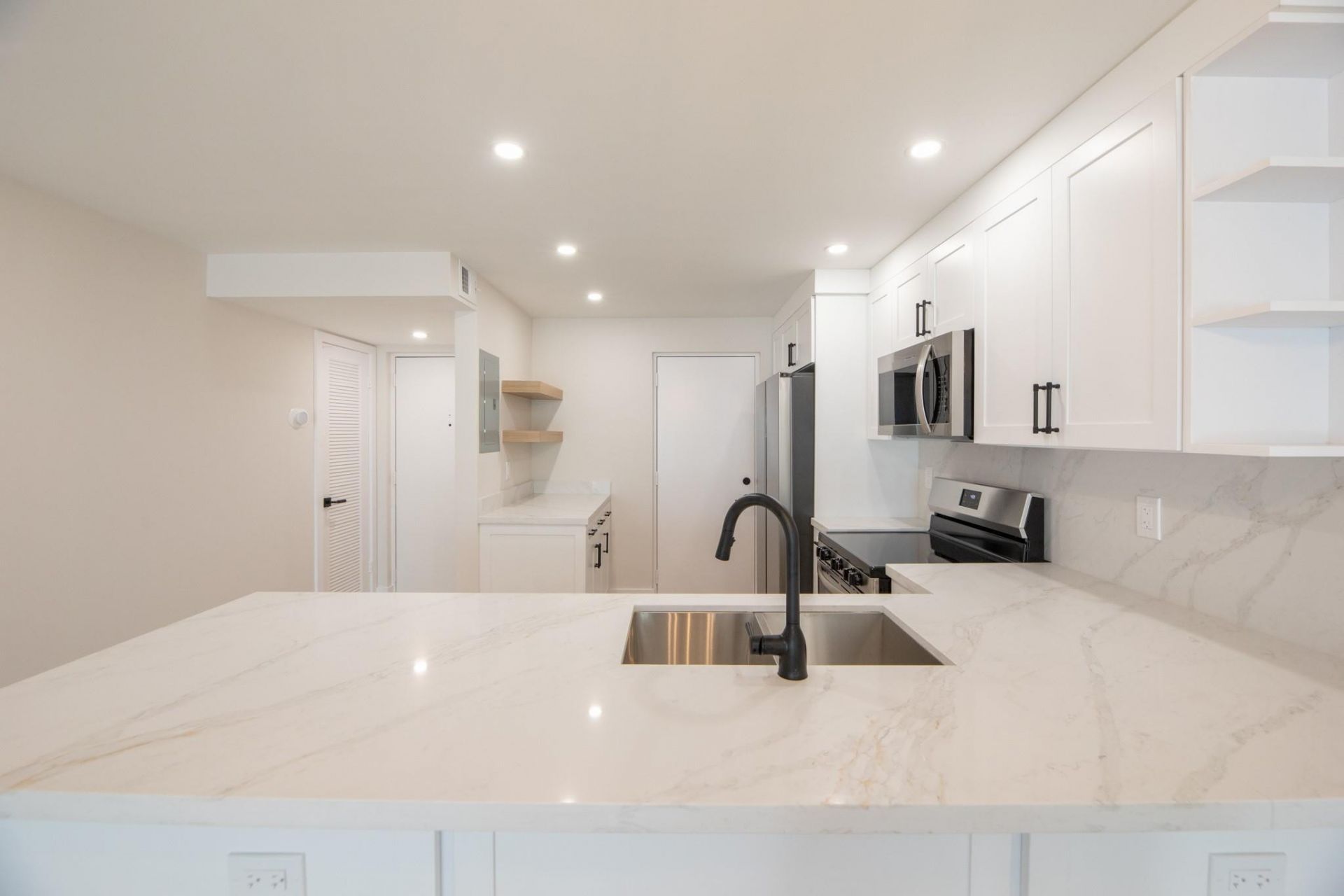 2322 S Cypress Bend Drive, Unit 411, Pompano Beach, FL 33069 Photo