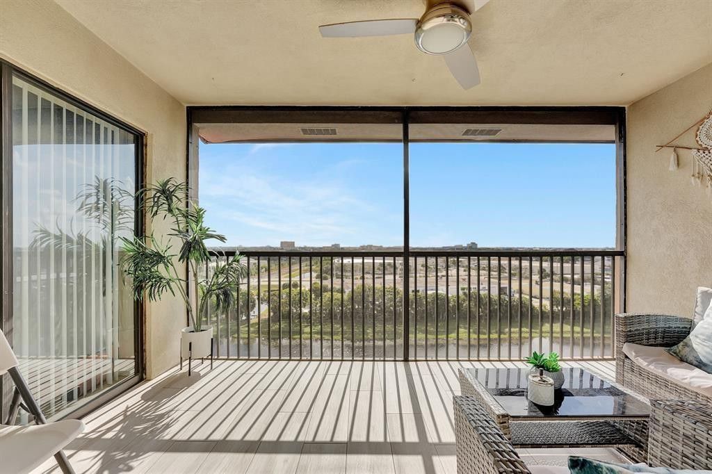 2200 S Cypress Bend Drive, Unit 905, Pompano Beach, FL 33069 Photo