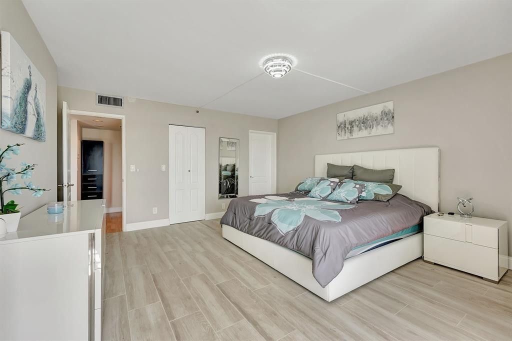 2200 S Cypress Bend Drive, Unit 905, Pompano Beach, FL 33069 Photo