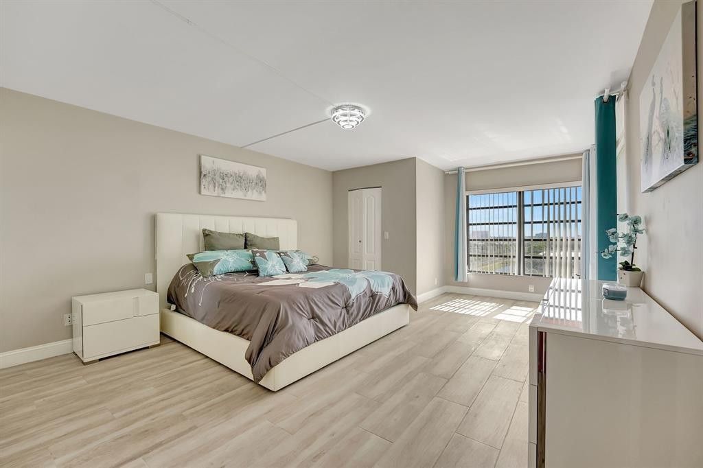 2200 S Cypress Bend Drive, Unit 905, Pompano Beach, FL 33069 Photo