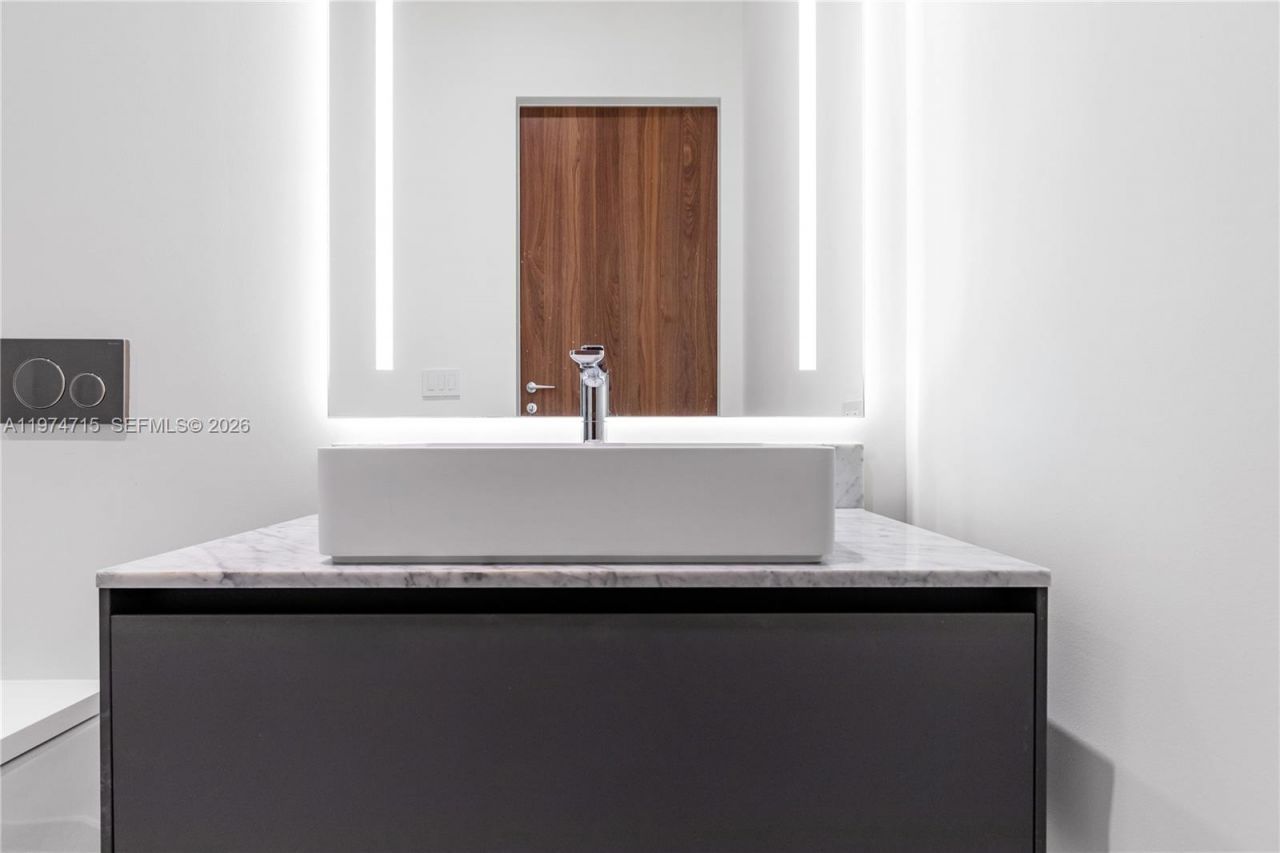 5 Grove Isle Dr, Unit PHL1, Miami, FL 33133 Photo