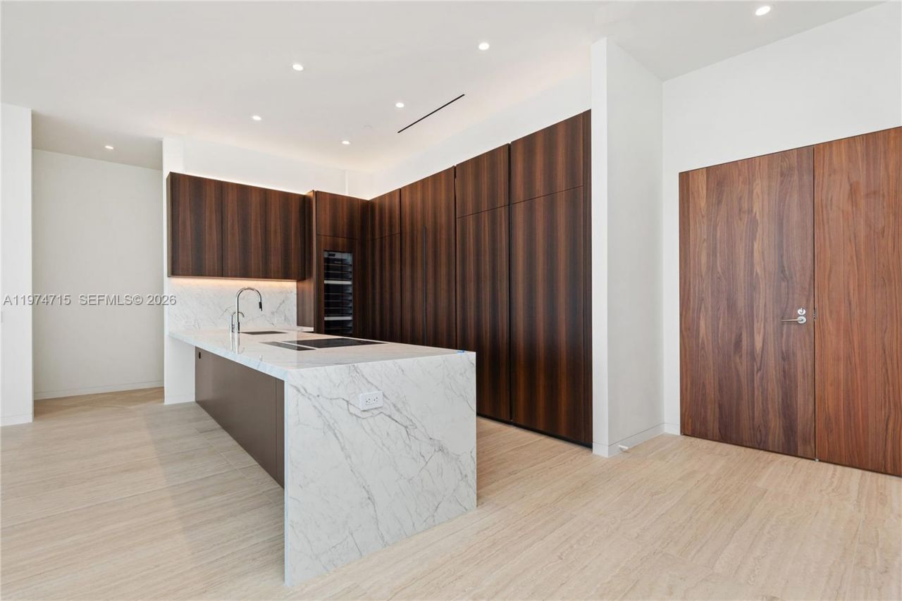 5 Grove Isle Dr, Unit PHL1, Miami, FL 33133 Photo