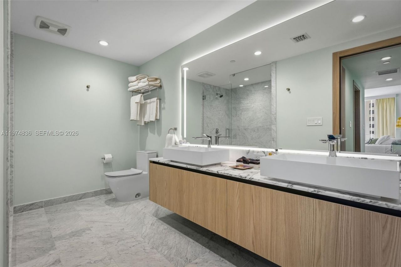 1135 103rd St, Unit 506, Bay Harbor Islands, FL 33154 Photo