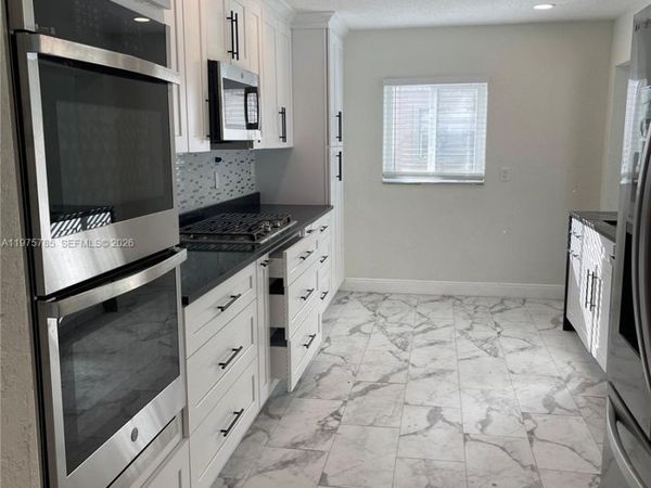 365 NW 4th Ct, Deerfield Beach, FL 33441