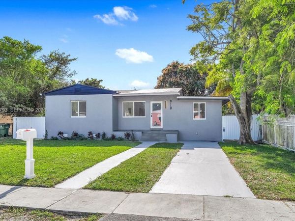 910 NW 133rd St , North Miami, FL 33168