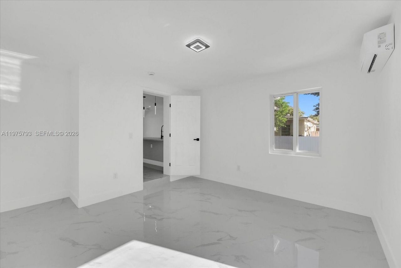 910 NW 133rd St, North Miami, FL 33168 Photo