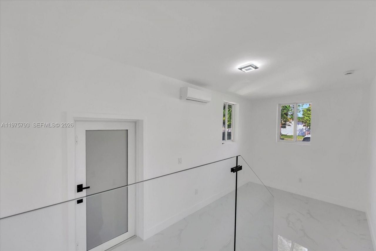 910 NW 133rd St, North Miami, FL 33168 Photo