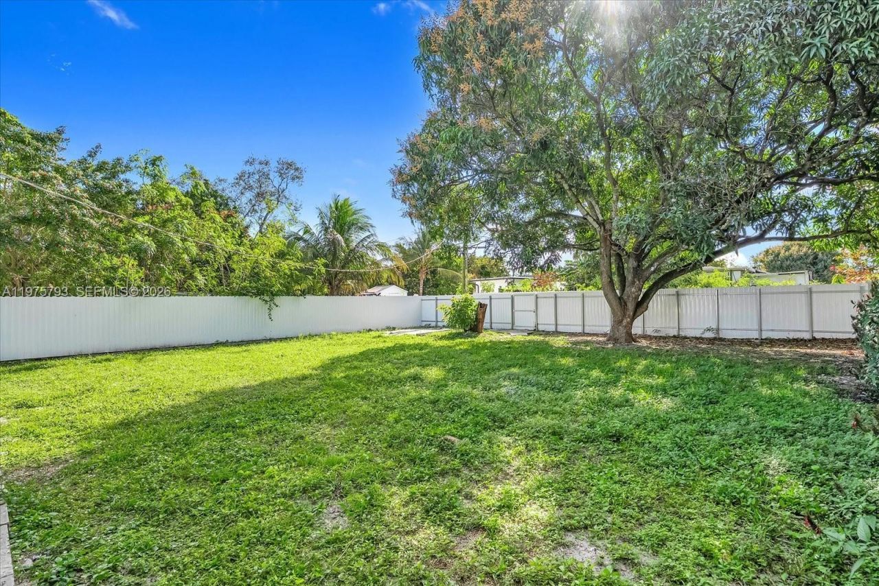 910 NW 133rd St, North Miami, FL 33168 Photo