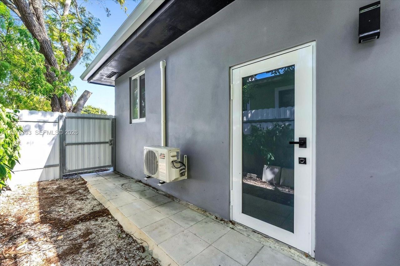 910 NW 133rd St, North Miami, FL 33168 Photo