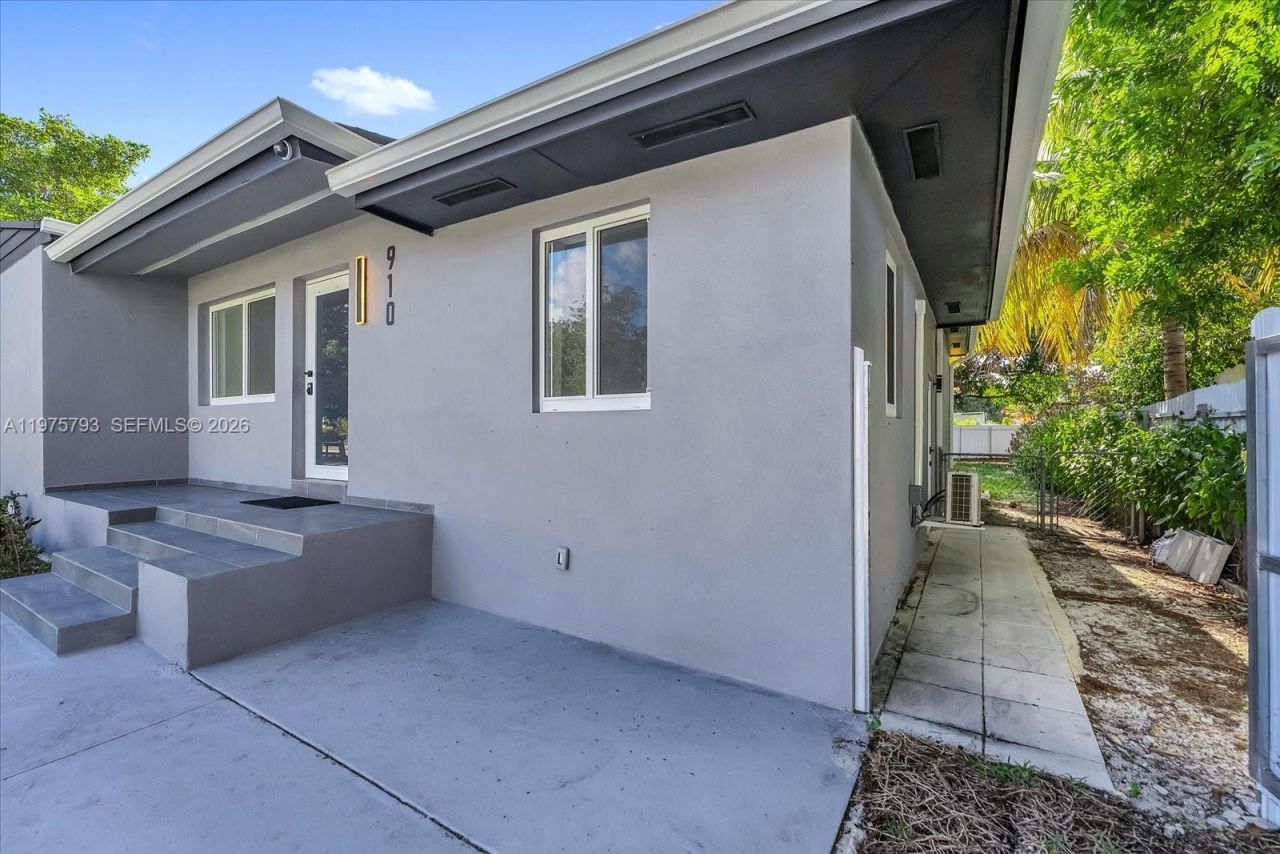 910 NW 133rd St, North Miami, FL 33168 Photo