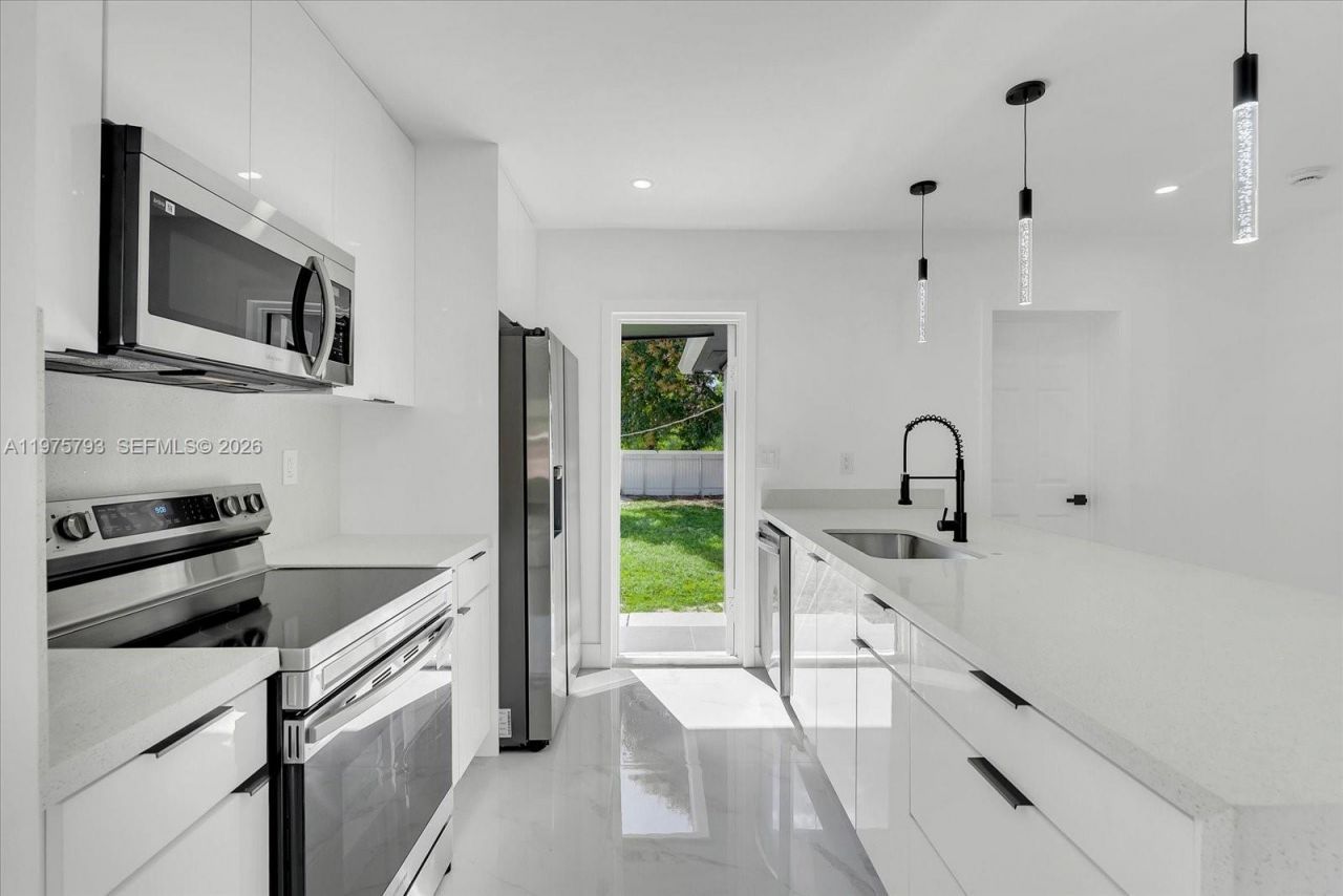 910 NW 133rd St, North Miami, FL 33168 Photo