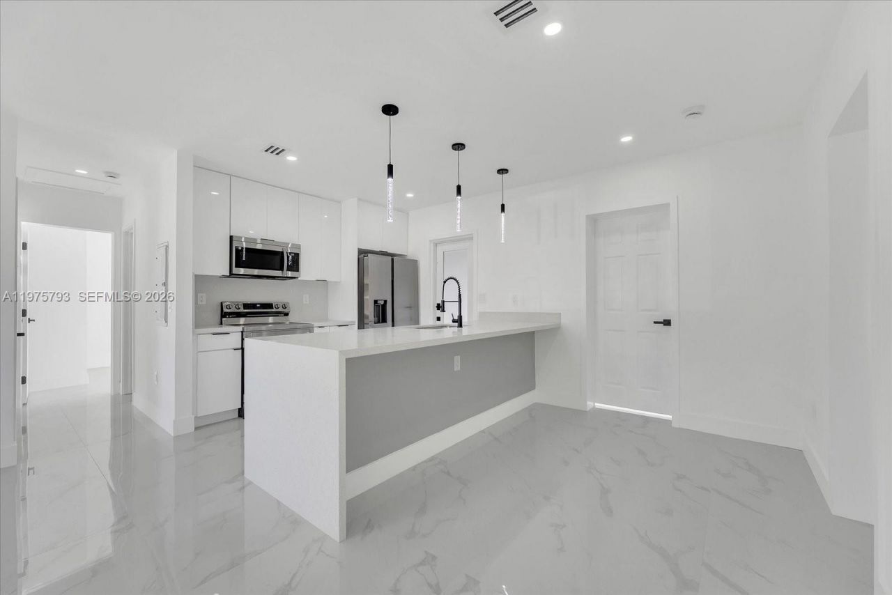 910 NW 133rd St, North Miami, FL 33168 Photo