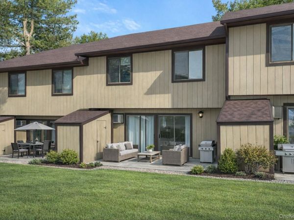 1006 Chelsea Cove S, Hopewell Junction, NY 12533