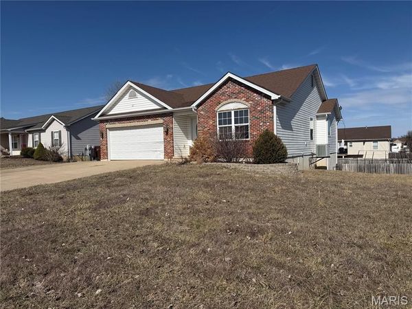61 Meadowstone Drive , Troy, MO 63379