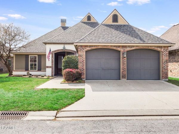 406 La Villa Circle , Youngsville, LA 70592