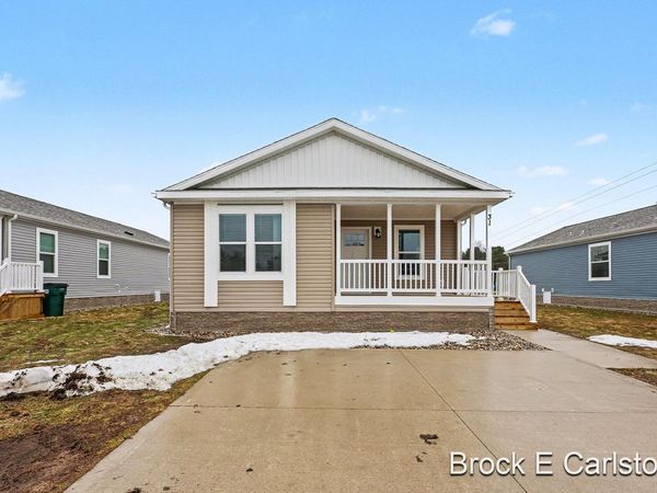 1283 E Ellis Road, Unit 31, Norton Shores, MI 49441