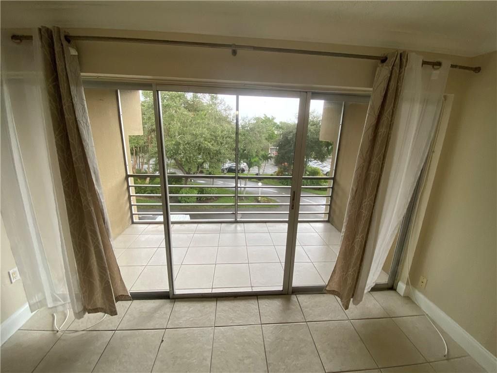 4235 N University Drive, Unit 301, Sunrise, FL 33351 Photo