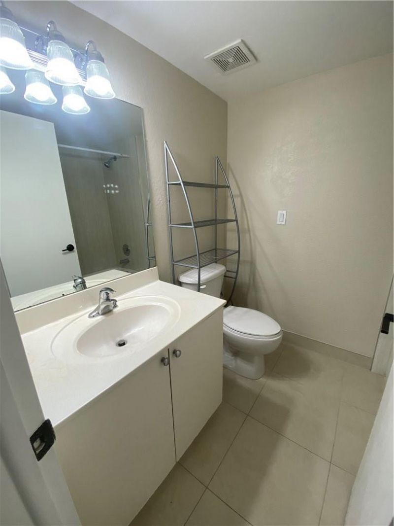 4235 N University Drive, Unit 301, Sunrise, FL 33351 Photo