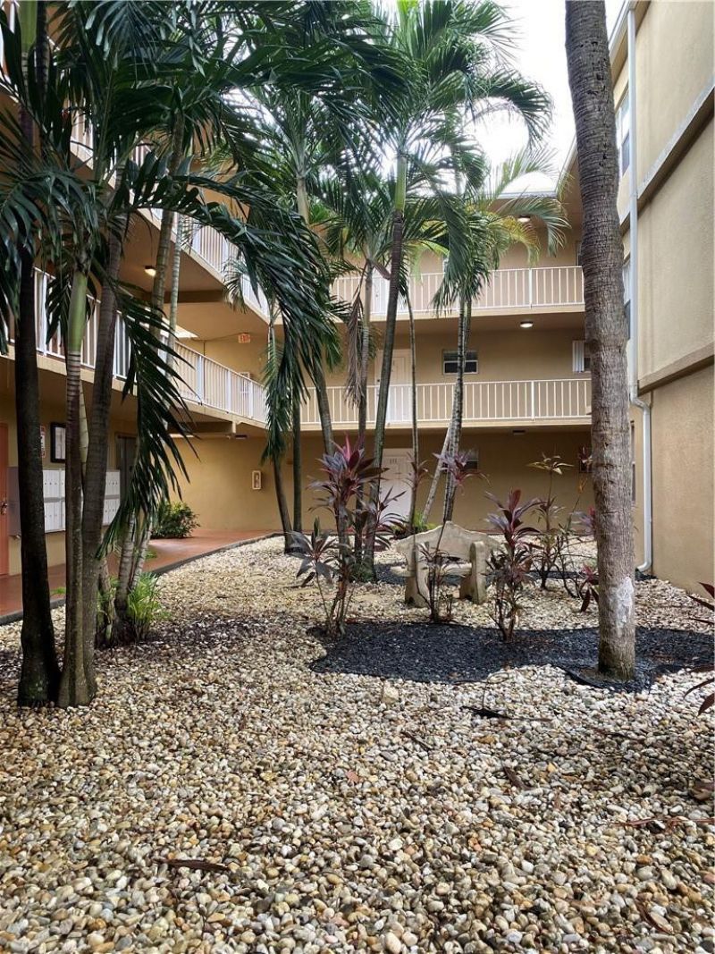 4235 N University Drive, Unit 301, Sunrise, FL 33351 Photo