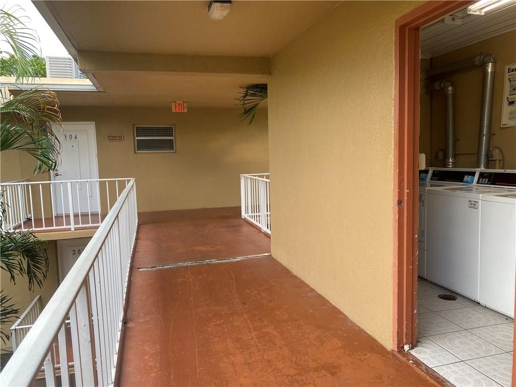 4235 N University Drive, Unit 301, Sunrise, FL 33351 Photo