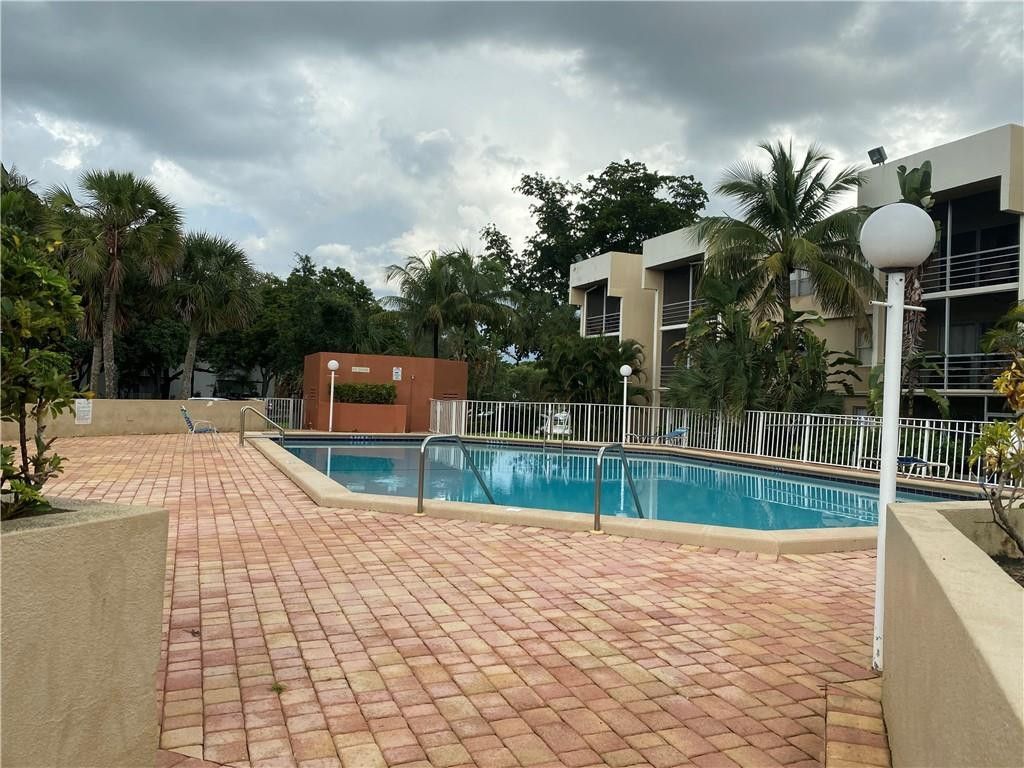 4235 N University Drive, Unit 301, Sunrise, FL 33351 Photo