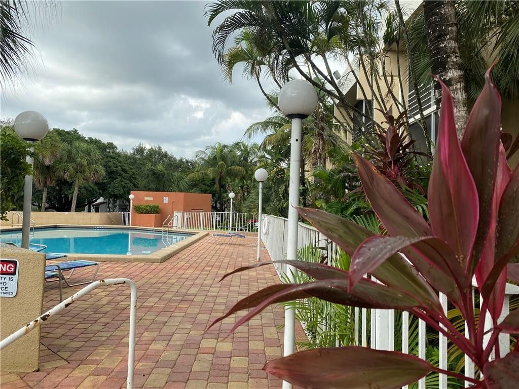 4235 N University Drive, Unit 301, Sunrise, FL 33351 Photo