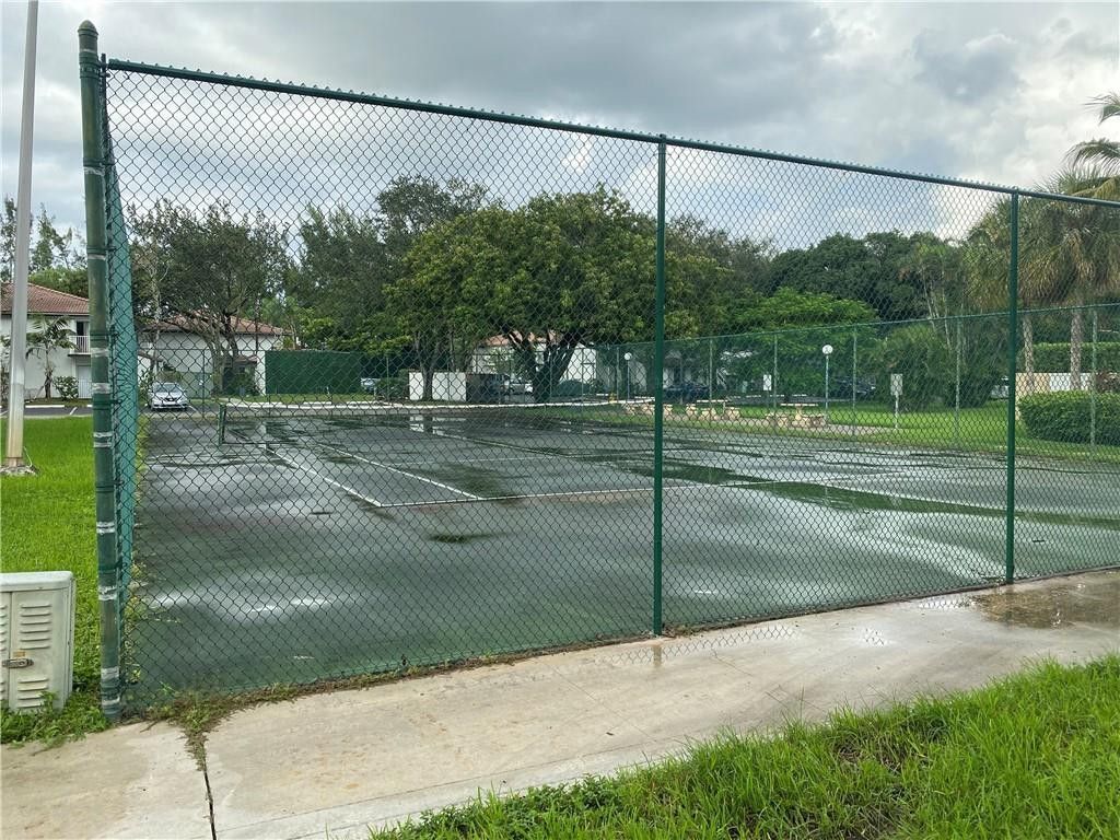 4235 N University Drive, Unit 301, Sunrise, FL 33351 Photo