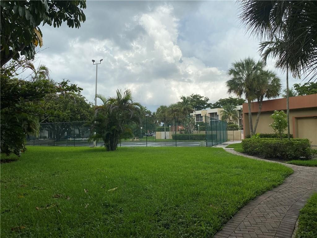 4235 N University Drive, Unit 301, Sunrise, FL 33351 Photo