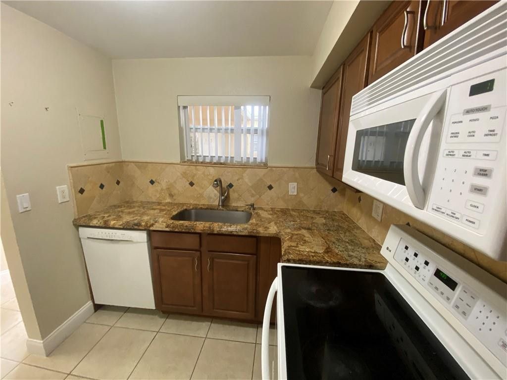 4235 N University Drive, Unit 301, Sunrise, FL 33351 Photo