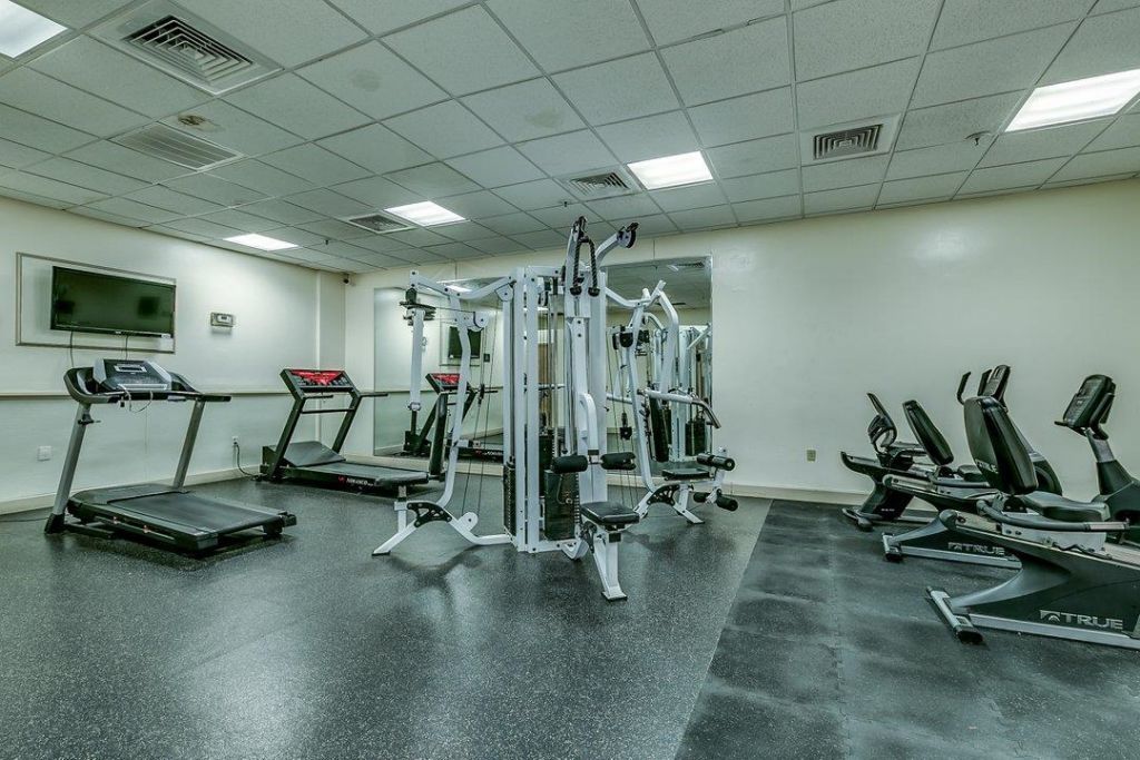 5905 S Kings Hwy.  Photo 36