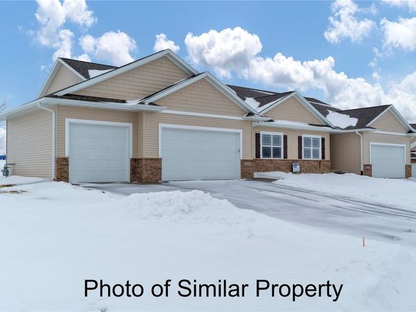 2935 Clubhouse Dr , Marion, IA 52302